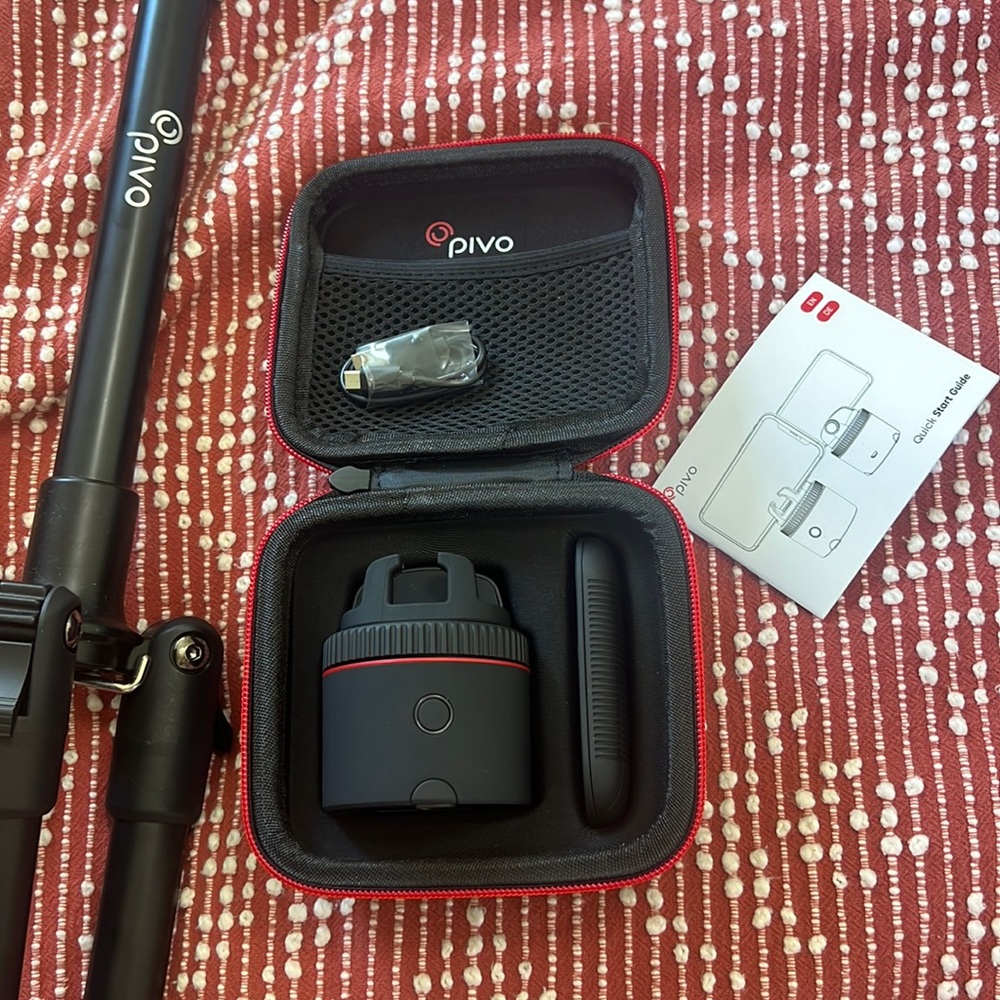 Pivo Device and tripod BRAND NEW